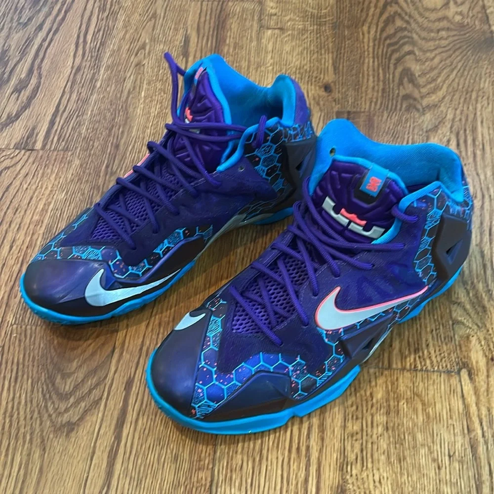 Boy’s Nike LeBron XI Summit Lake Hornets Sneakers. Size 6Y. Excellent/Like New.